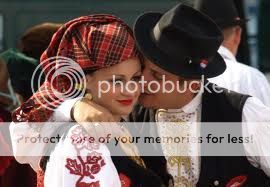 http://i331.photobucket.com/albums/l447/djjaquanix/etno%20slavonija/bearsnaa.jpg