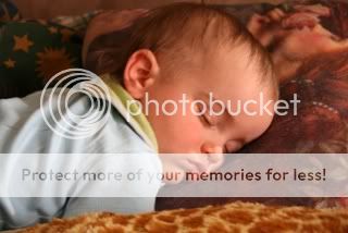 http://i331.photobucket.com/albums/l458/nyx2001/Dylan%20first%20birthday/102.jpg