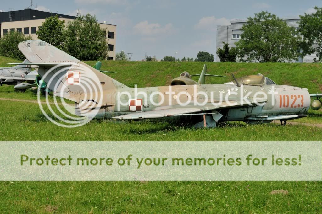 http://i331.photobucket.com/albums/l474/steven_why/Krakow%20Aviation%20Museum/BIP_0992.jpg